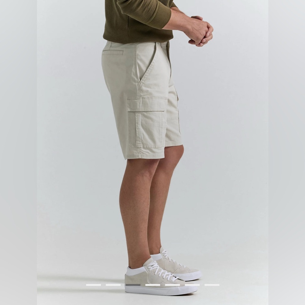 Men’s Wrangler Authentics Stretch Cargo Short Size 42 - Picture 4 of 9
